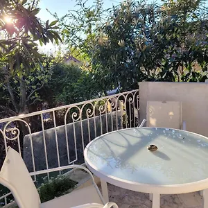Appartement Joli T2, Terrasse Et Jardin, Ideal Pour Familles, A 15 Min De L'aeroport Roissy Cdg, Tremblay-en-France